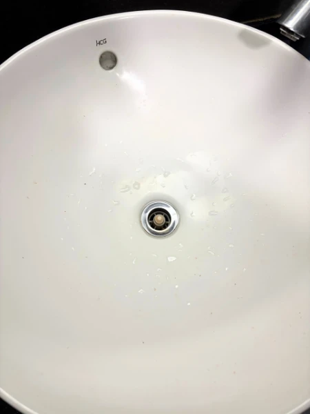 洗手台打掃前